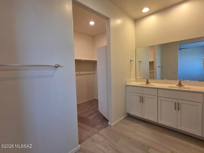 Building Photo - 10800 W Embrey Dr