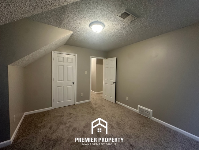 Building Photo - 2814 Baywood Dr