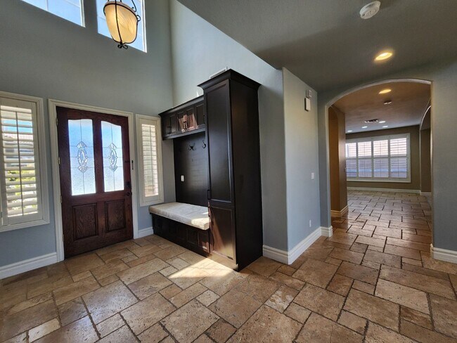 Building Photo - Beautifully Upgraded Southern Highlands Ga...