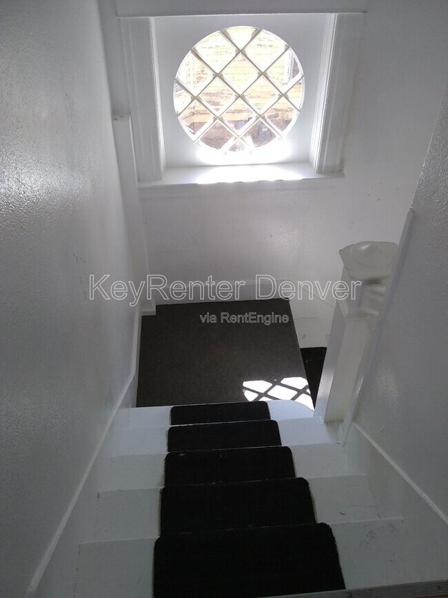 Building Photo - 1118 6th St