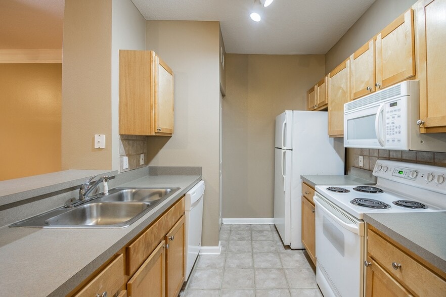 Kitchen - 4207 S Dale Mabry Hwy