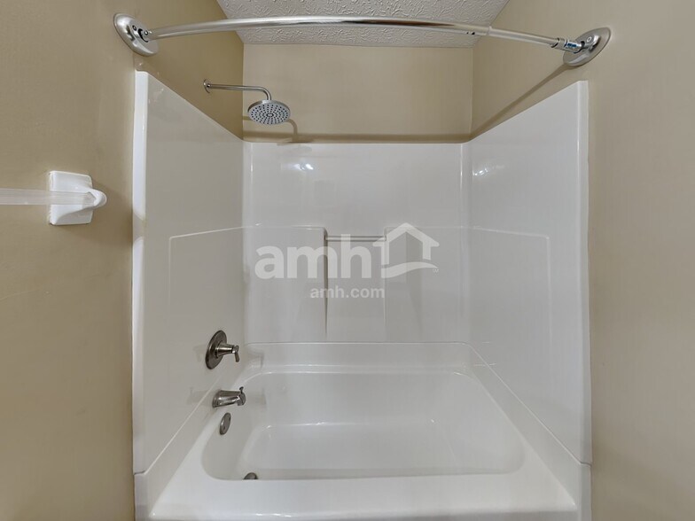 Building Photo - 5161 Tyler Henry Dr