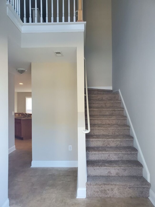 Building Photo - re2102m