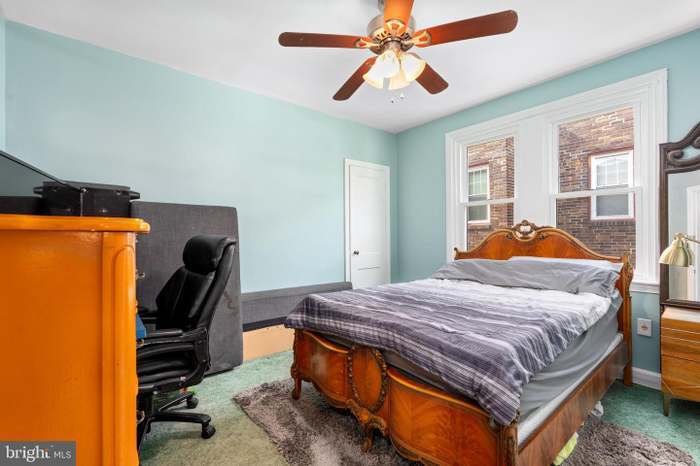 Middle Bedroom - 5734 Woodbine Ave
