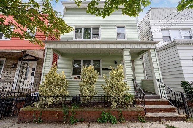 Building Photo - 182 Avenue F