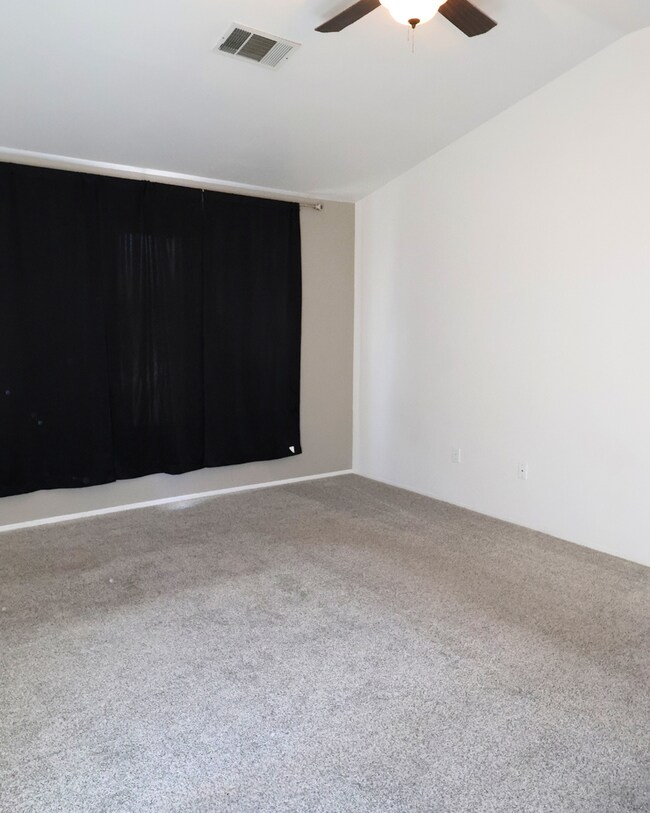 Building Photo - 4 Bedroom 2 Bath House for Rent in Northwe...