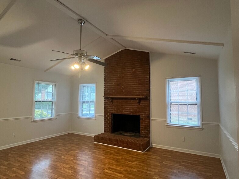 Building Photo - 9924 Ridgemore Dr