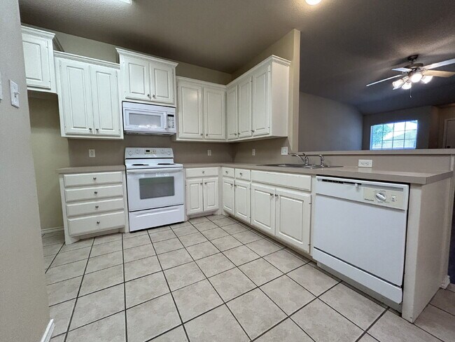Building Photo - Beautiful Duplex in Northwest Lubbock