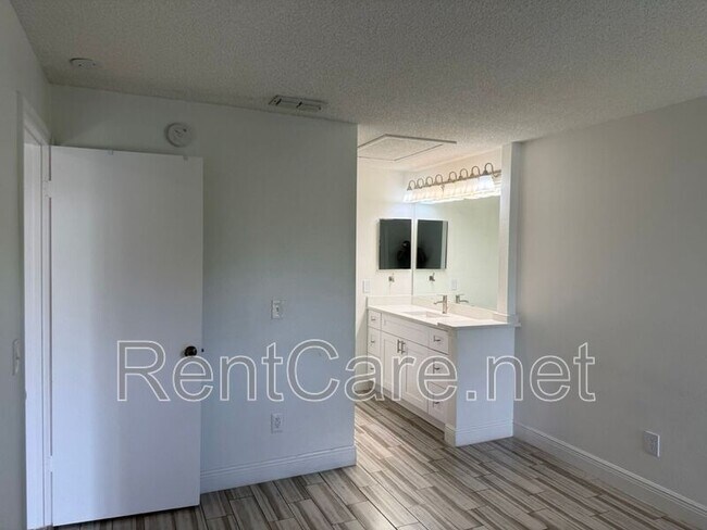 Building Photo - 1239 Lucaya Cir