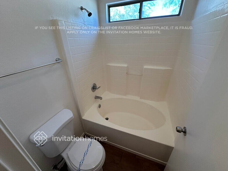 Building Photo - 2430 W Darrel Rd