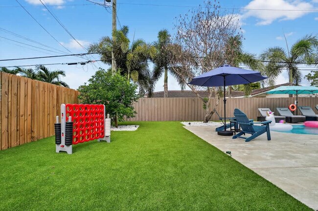 Building Photo - 5760 NE 18th Ave