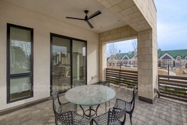 Building Photo - 76 Caballada St