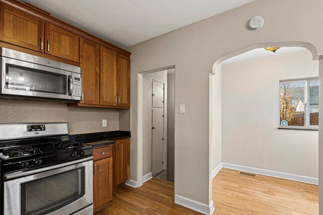 Building Photo - Charming Townhome in West Highlands!