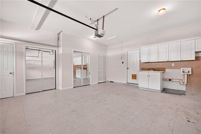 Building Photo - 1931 Gregory Run NE