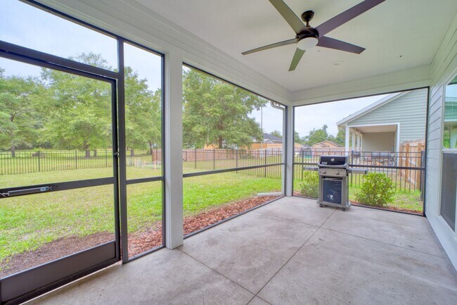 Building Photo - Elegant Modern Farmhouse in High Springs