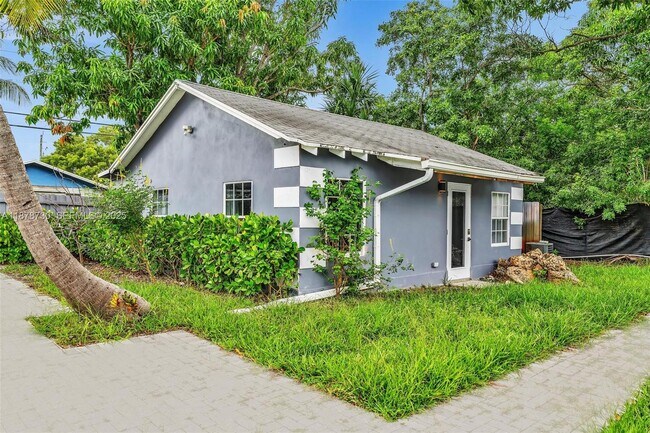 Building Photo - 394 SE 5th Ave