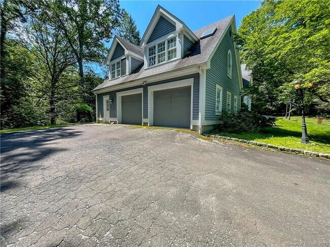 Building Photo - 14 Hemlock Rd