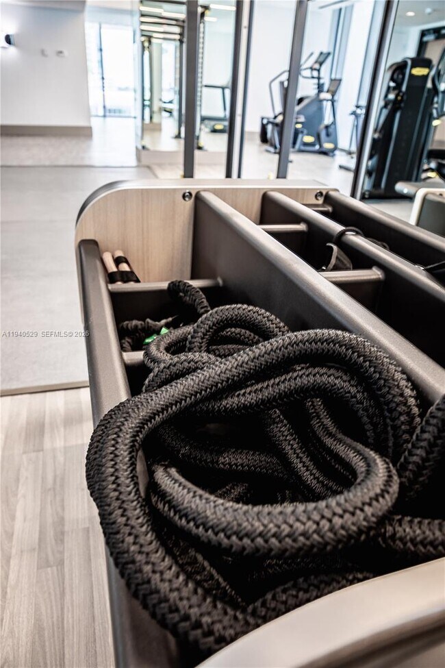 Building Photo - 700 NE 26th Terrace