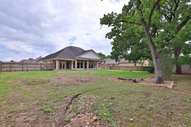 Building Photo - 105 Lawrence Marshall Dr