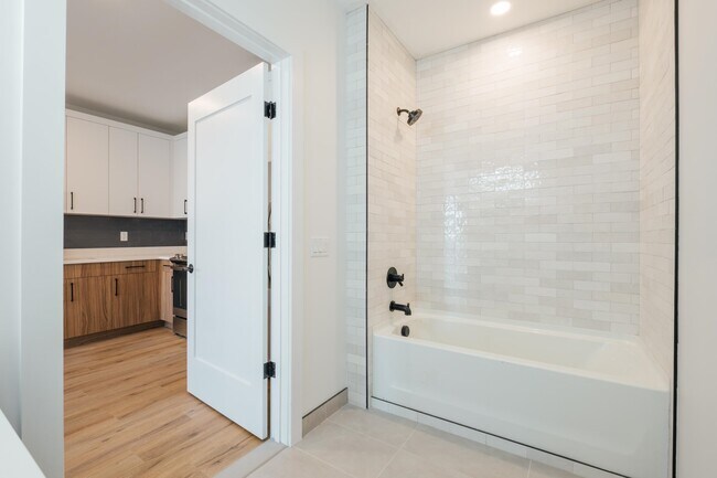 Building Photo - 67 Summer Ave