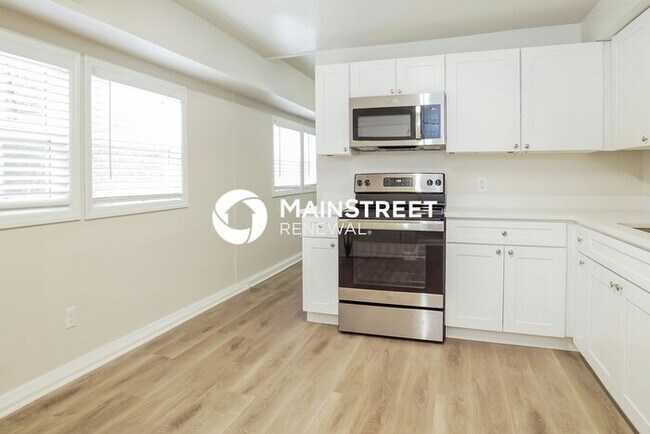 Building Photo - 5 Bedroom Pet-Friendly Home in Winston-Salem, NC with Main Street Renewal
