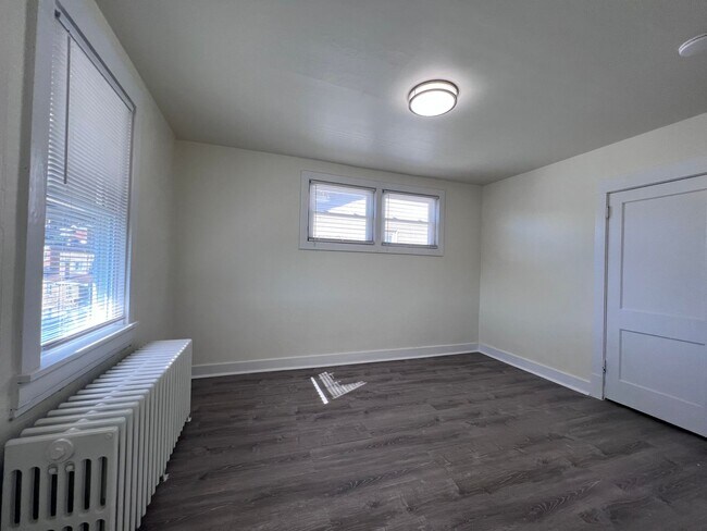 Building Photo - Updated 2BR 1 bath house for rent