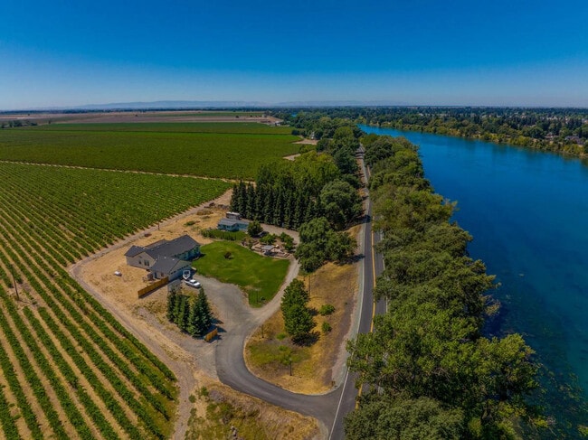 Building Photo - 53953 S River Rd