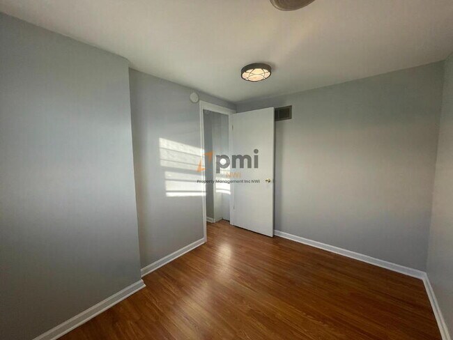 Building Photo - 8000 Lake Shore Dr