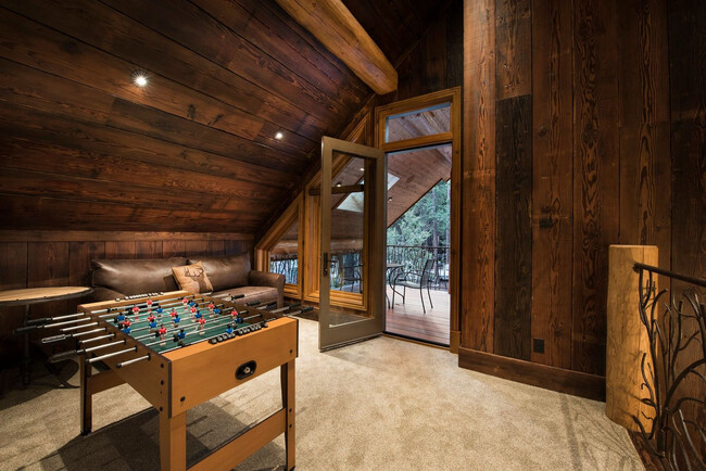 Building Photo - 2626 Mariposa Ave