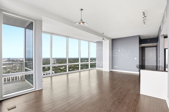 Building Photo - 150 E Robinson St