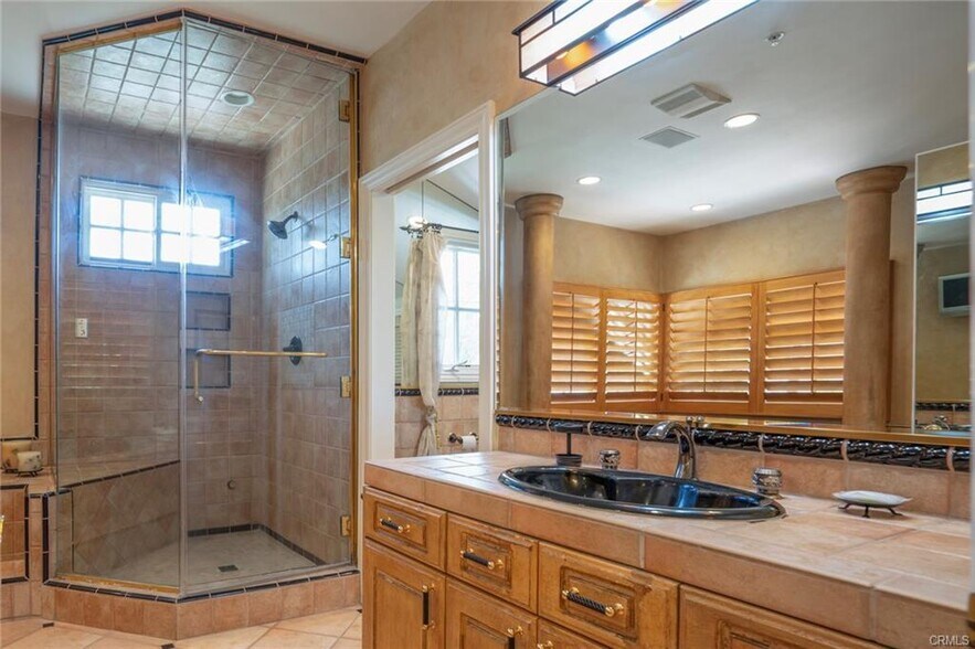 Building Photo - 4063 Benedict Canyon Dr