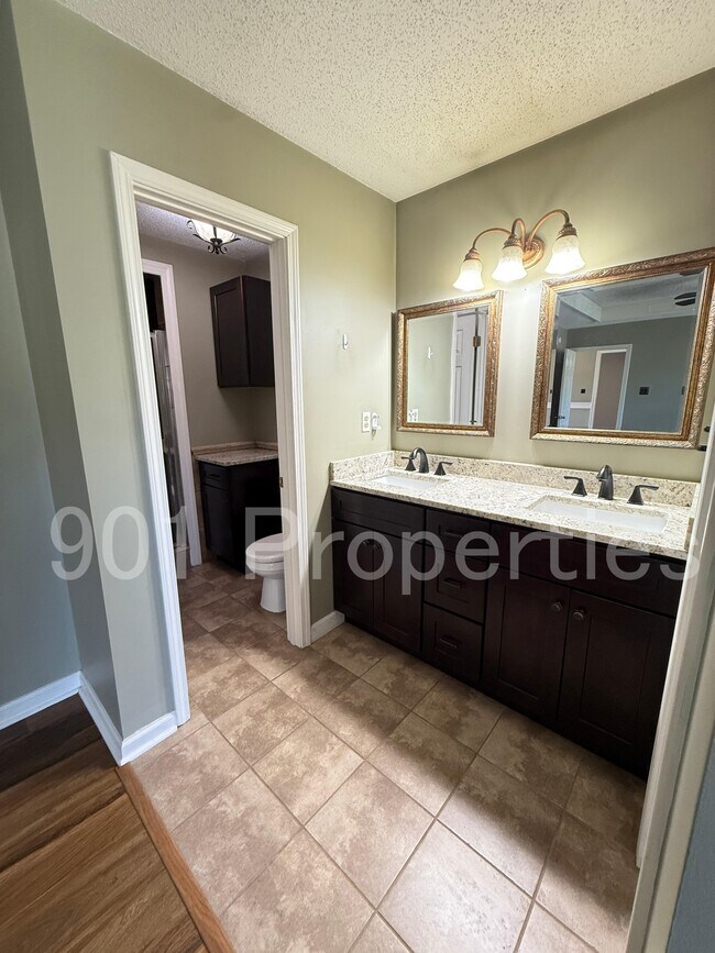 Building Photo - 40 Garden View Dr