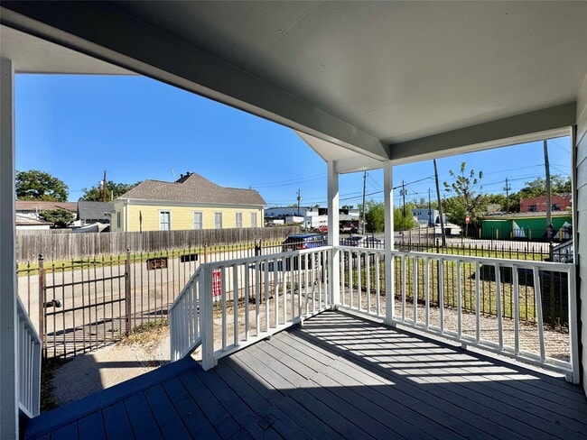 Building Photo - 303 Enid St