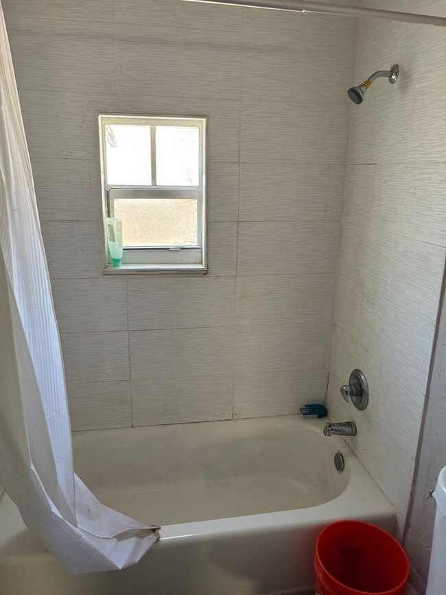 Floorplan - 4425-4427 NW 23rd Ct