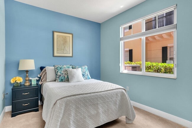 Building Photo - 581 NW 35th Ln