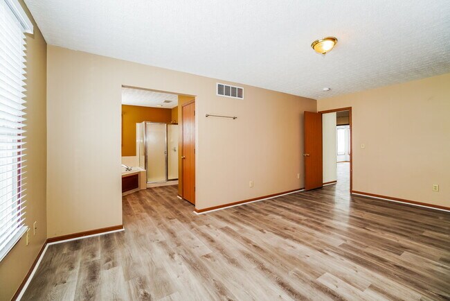 Building Photo - 9400 Magnolia Way