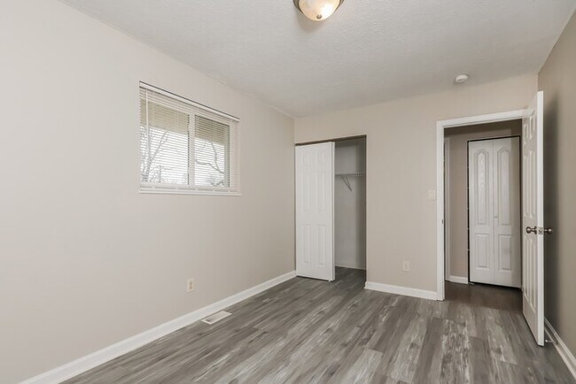 Building Photo - Amazing 3 Bedroom Ranch