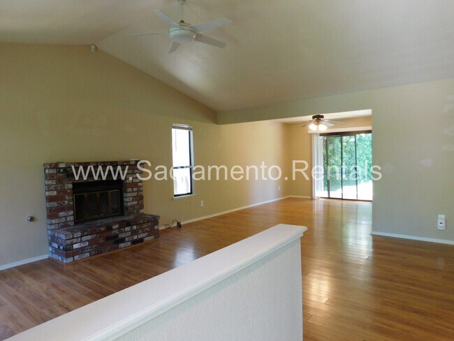 Building Photo - 7452 Santa Susana Way