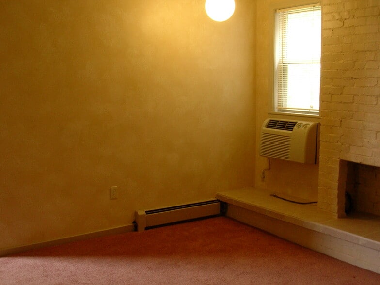 Building Photo - 745 S Millvale Ave