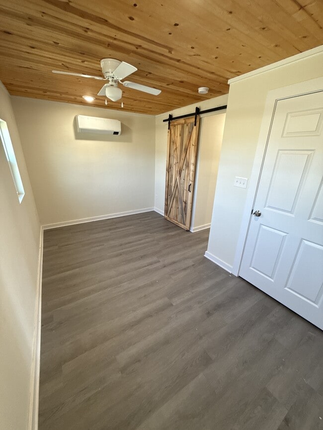 Building Photo - 289 private Rd