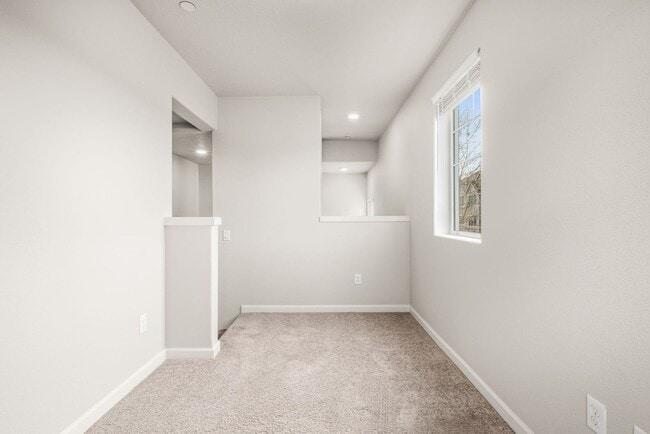 Building Photo - 7163 NW Eleanor Ave