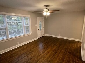 Building Photo - Renovated 2 bedroom home for rent Near Downtown Clarksville!