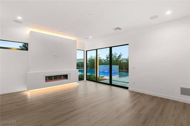 Building Photo - 7385 Heron Cyn Ct