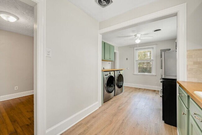 Building Photo - Charming 3-Bedroom, 1 Bath Home located in Sandston-$1750/Mo