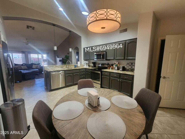 Building Photo - 14750 W Avalon Dr