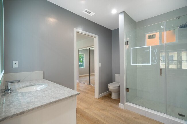 Building Photo - 1049 W 62nd St