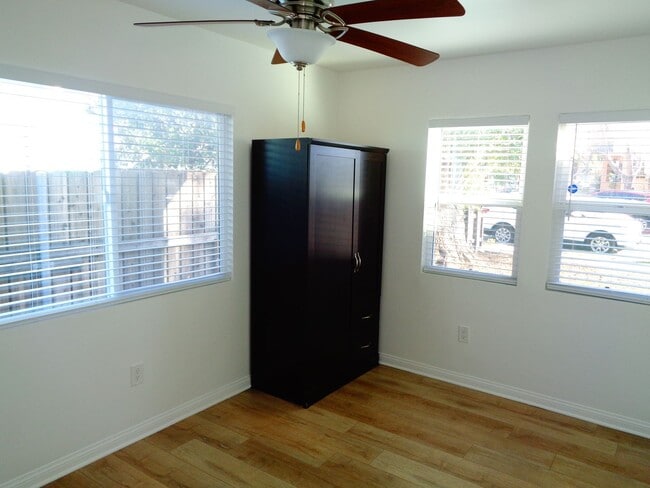 Building Photo - 2 Bedroom 1 Bath Remodeled House for Rent ...