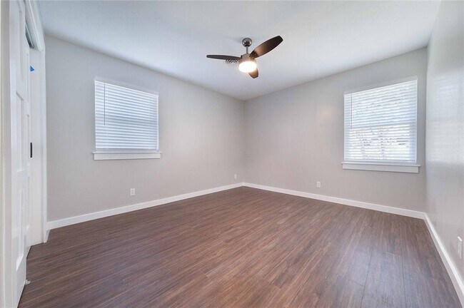 Building Photo - 11603 Oak Trail