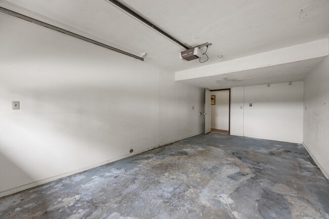 Building Photo - 1512 1st Ave