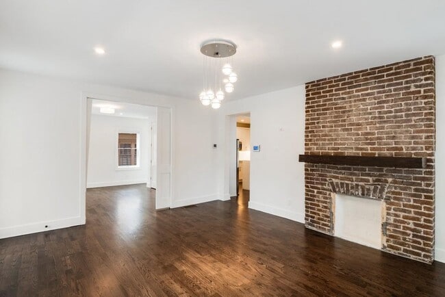 Building Photo - 564 Parkway Dr NE